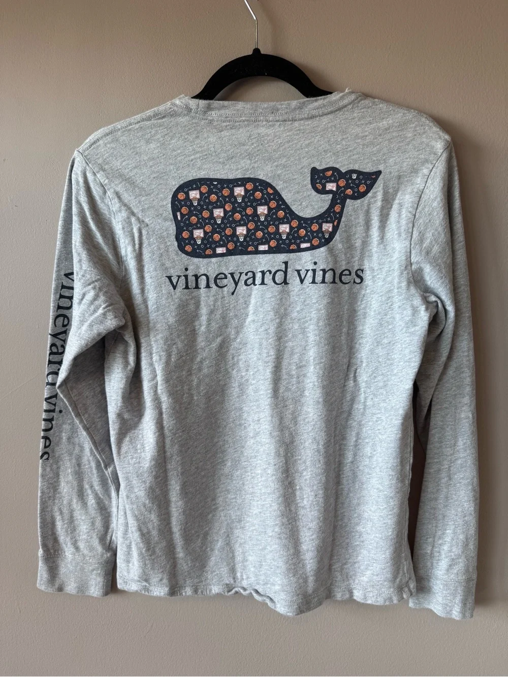 Vineyard Vines Kids Gray Basketball Whale Graphic Long Sleeve Size 16 (large)